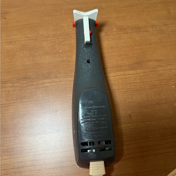 TESTED Vintage GE Electric
Slicing Knife Model EK-9 + Box
General Electric USA - Picture 5 of 7